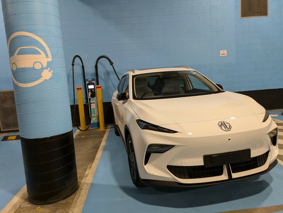 MGS5 charging at a DC charger at Victoria Gardens, Richmond
